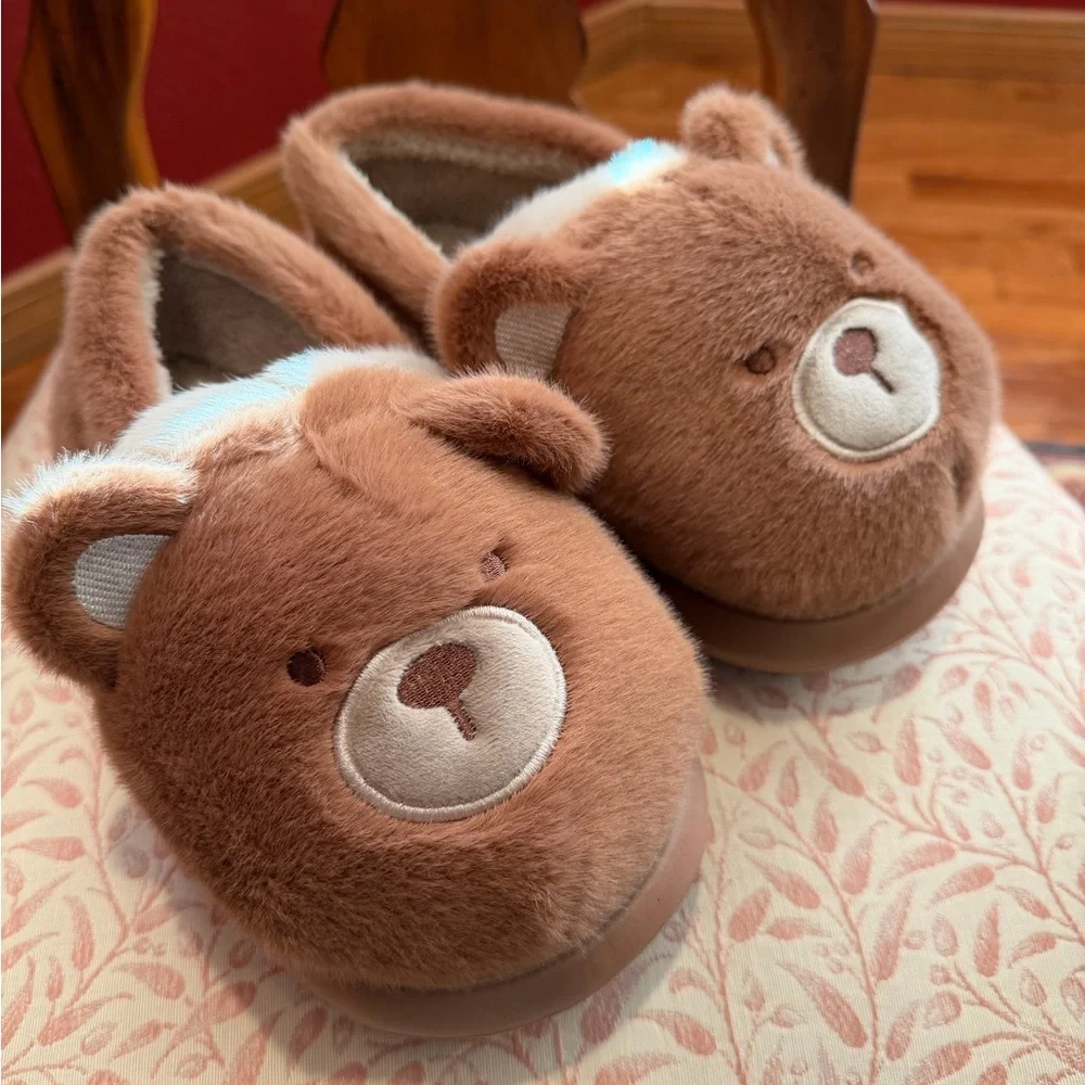NWOT Brown Teddy Bear Big Kid Slippers